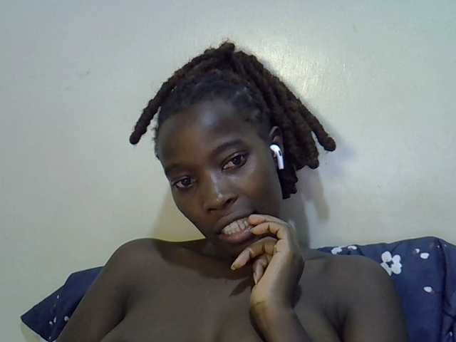 miss-vibes live cam on BongaCams