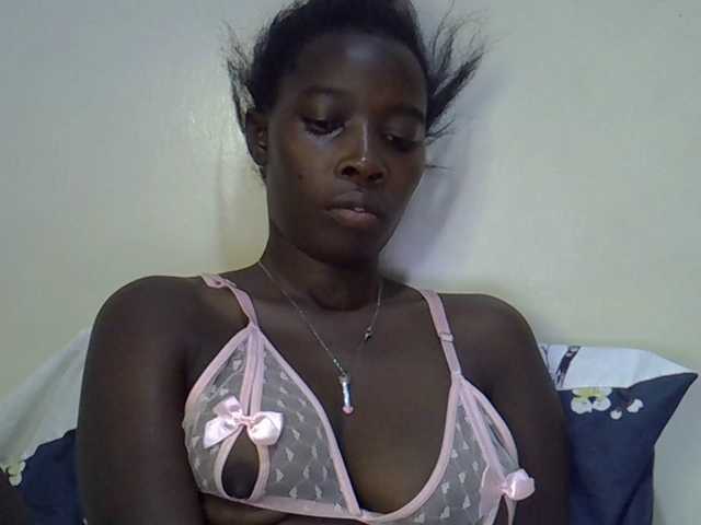 miss-vibes live cam on BongaCams