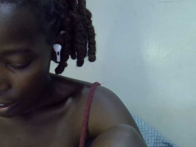 miss-vibes live cam on BongaCams