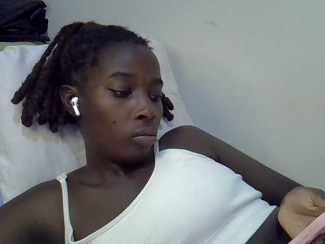 miss-vibes live cam on BongaCams