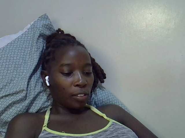 miss-vibes live cam on BongaCams