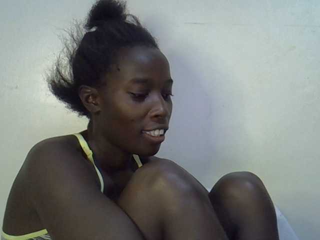 miss-vibes live cam on BongaCams