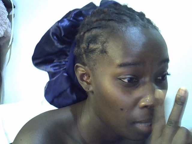 miss-vibes live cam on BongaCams