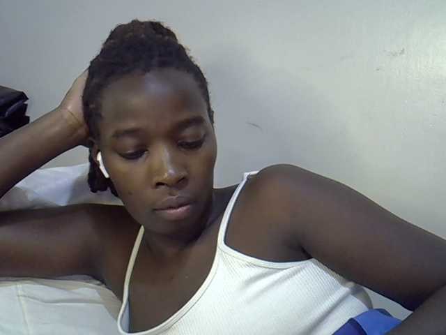 miss-vibes live cam on BongaCams