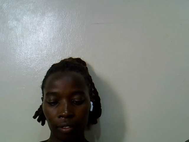 miss-vibes live cam on BongaCams
