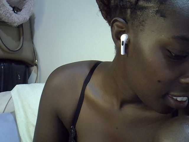 miss-vibes live cam on BongaCams