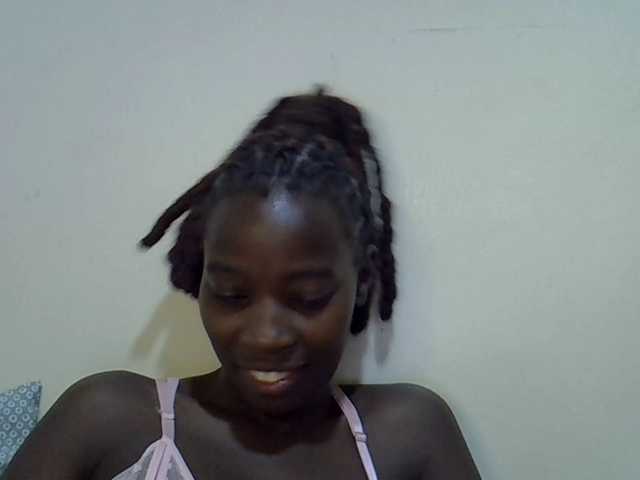 miss-vibes live cam on BongaCams