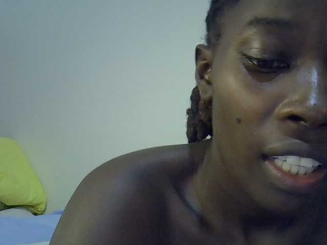 miss-vibes live cam on BongaCams