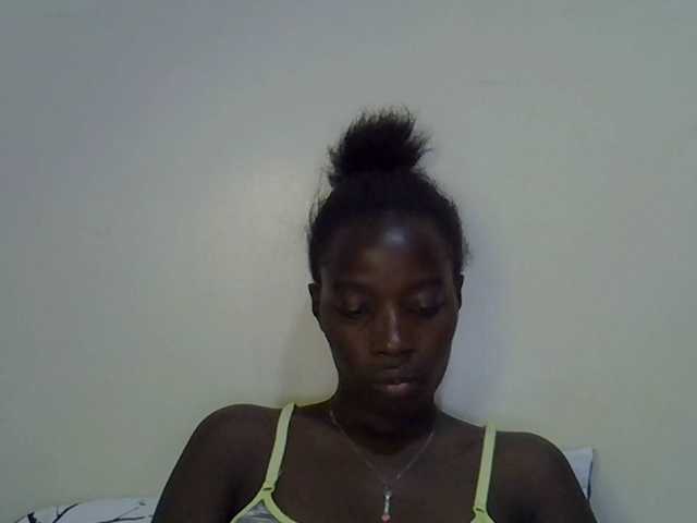 le modèle miss-vibes est en webcam porno dans un show sur le site bongacams, il possède les tags suivants: Ebony,Brunette,Trimmed