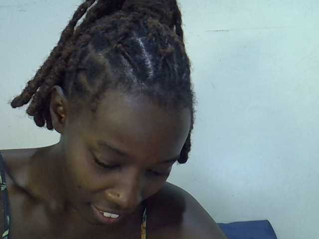 miss-vibes live cam on BongaCams