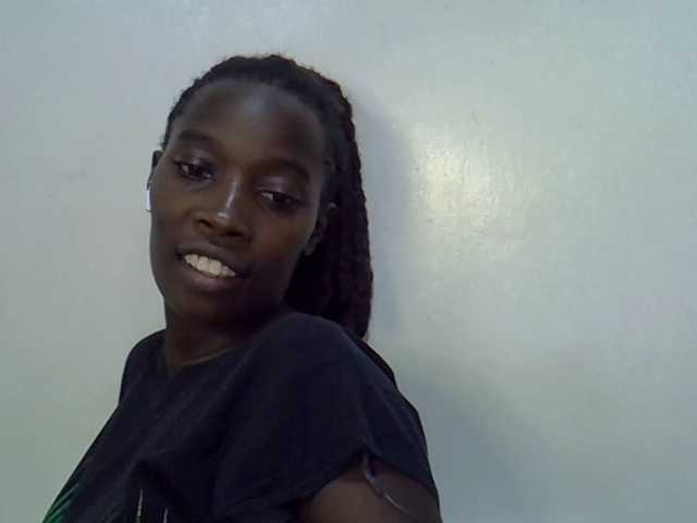 miss-vibes live cam on BongaCams