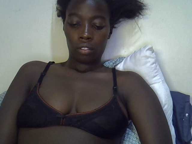 miss-vibes live cam on BongaCams