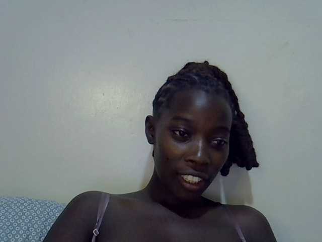 miss-vibes live cam on BongaCams
