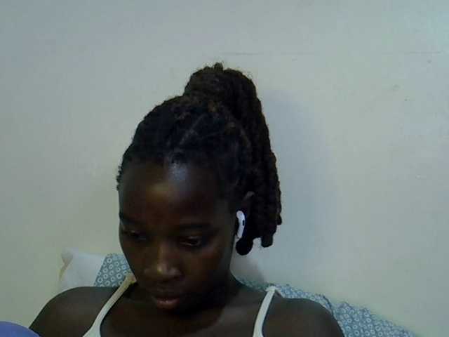 miss-vibes live cam on BongaCams