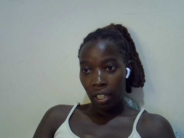 miss-vibes live cam on BongaCams