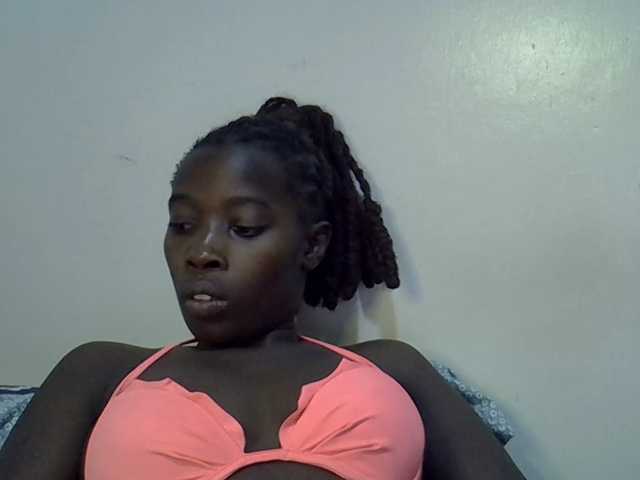 miss-vibes live cam on BongaCams