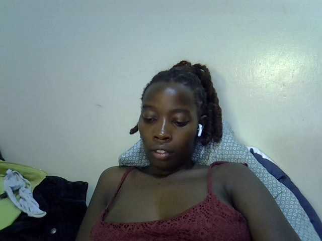 miss-vibes live cam on BongaCams