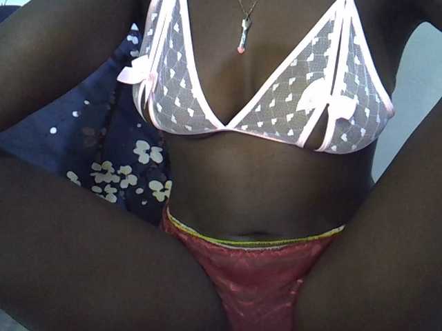 miss-vibes live cam on BongaCams