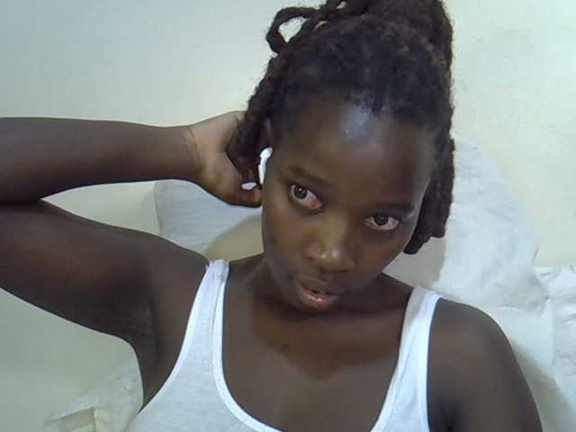 miss-vibes live cam on BongaCams