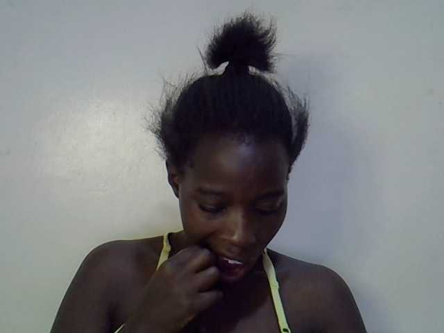 miss-vibes live cam on BongaCams