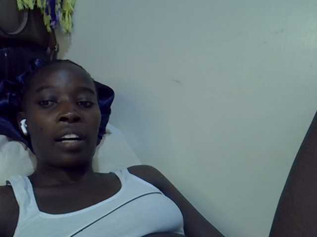 miss-vibes live cam on BongaCams