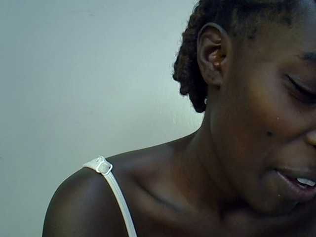 miss-vibes live cam on BongaCams