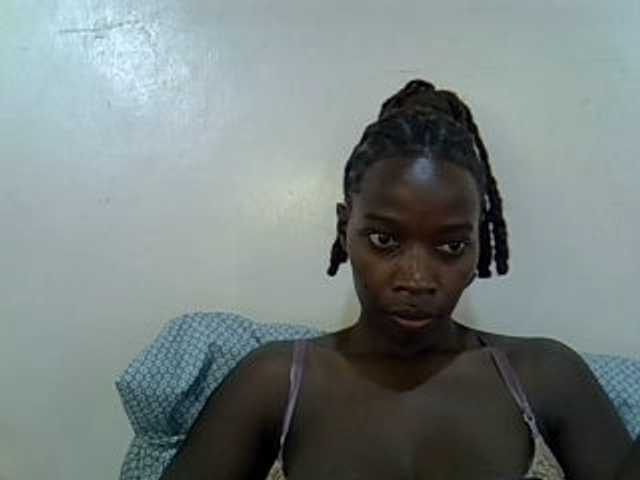 miss-vibes live cam on BongaCams