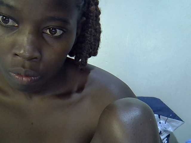miss-vibes live cam on BongaCams