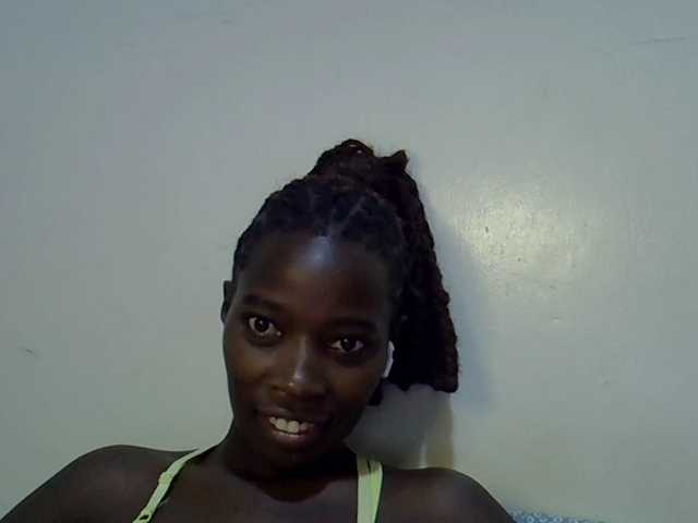 miss-vibes live cam on BongaCams