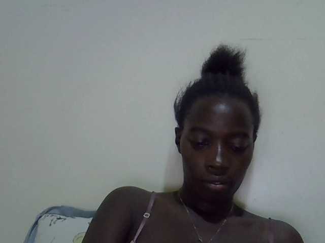 miss-vibes live cam on BongaCams