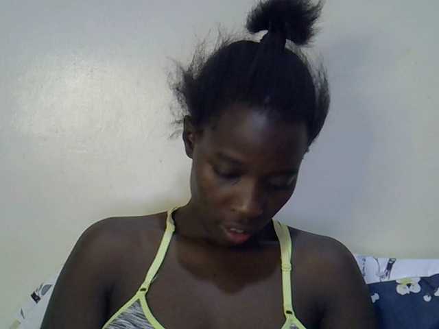 miss-vibes live cam on BongaCams