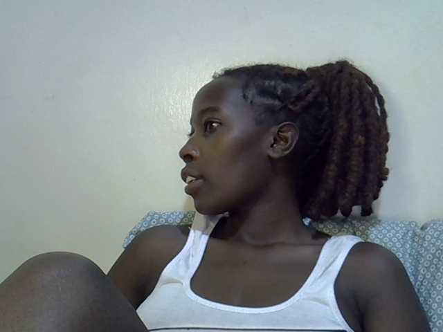 miss-vibes live cam on BongaCams