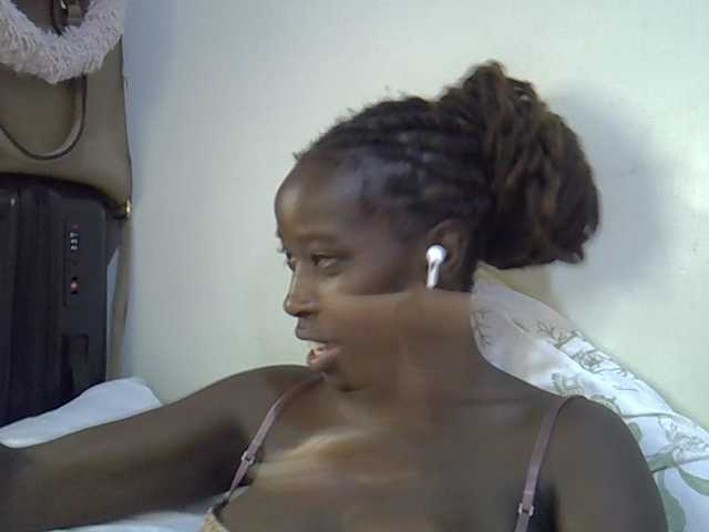 miss-vibes live cam on BongaCams