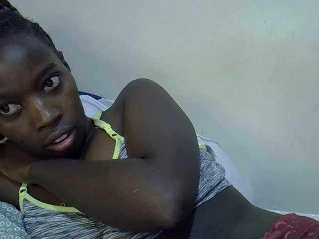 miss-vibes live cam on BongaCams