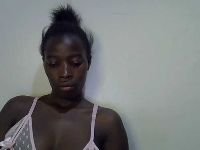 miss-vibes live cam on BongaCams