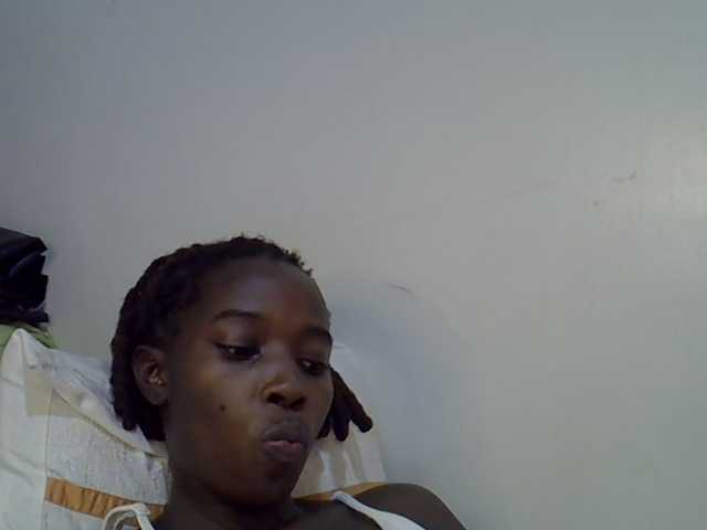 miss-vibes live cam on BongaCams