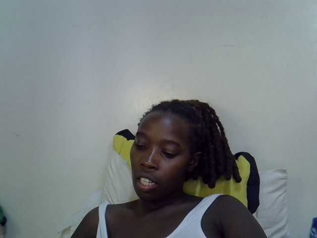 miss-vibes live cam on BongaCams