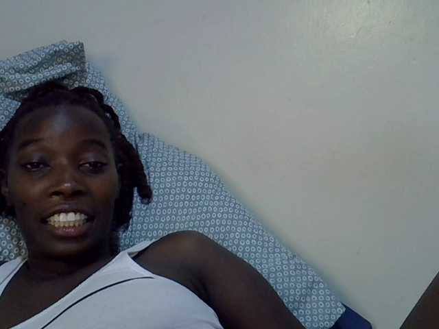 miss-vibes live cam on BongaCams