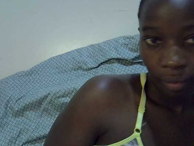 miss-vibes live cam on BongaCams