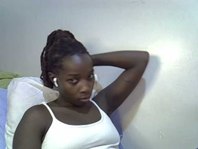 miss-vibes live cam on BongaCams