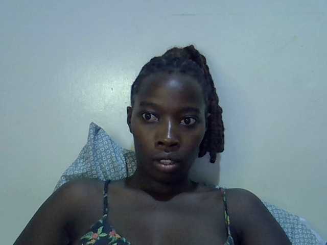 miss-vibes live cam on BongaCams