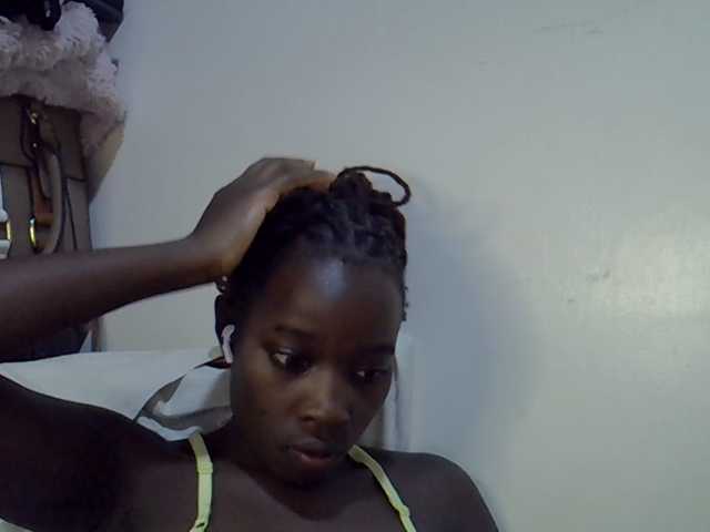 miss-vibes live cam on BongaCams
