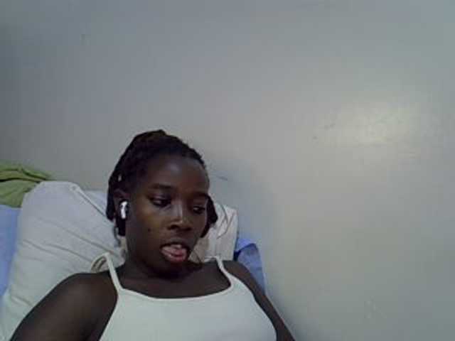 miss-vibes live cam on BongaCams