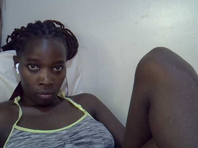 miss-vibes live cam on BongaCams