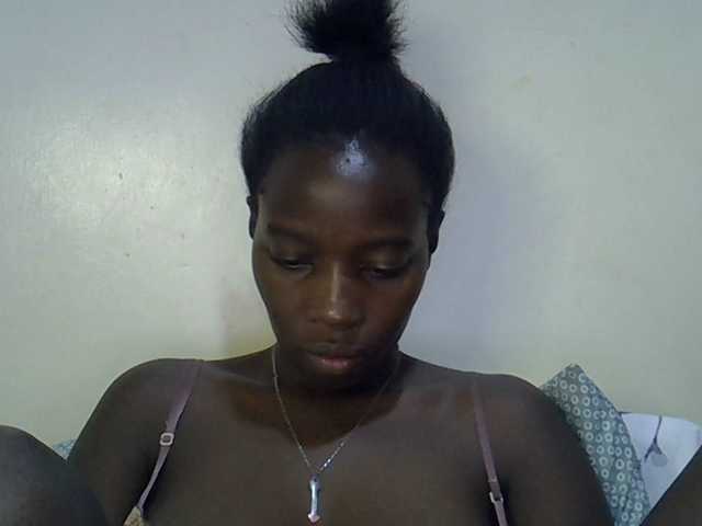 miss-vibes live cam on BongaCams