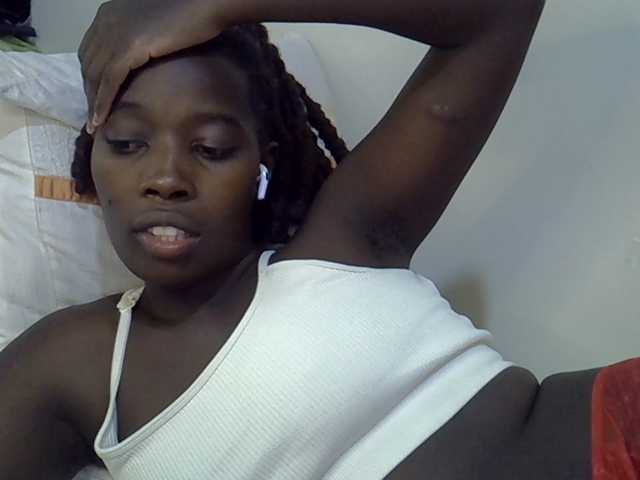 miss-vibes live cam on BongaCams