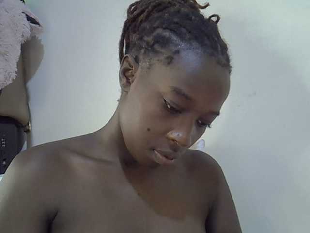 miss-vibes live profile on BongaCams