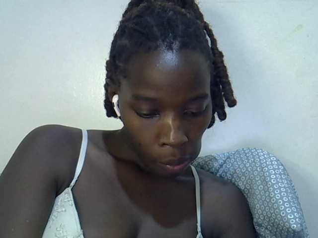 miss-vibes live cam on BongaCams