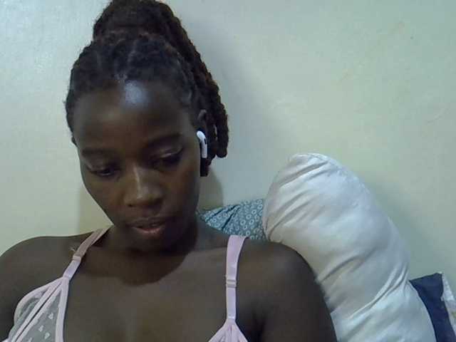 miss-vibes live cam on BongaCams