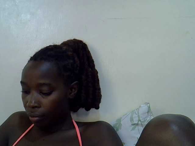 miss-vibes live cam on BongaCams